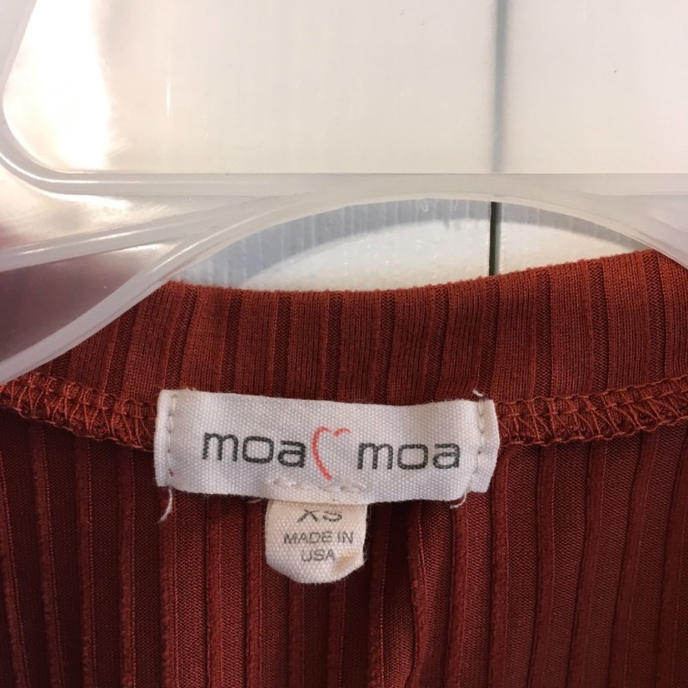 Moa Moa Crop Top - Picture 2 of 5